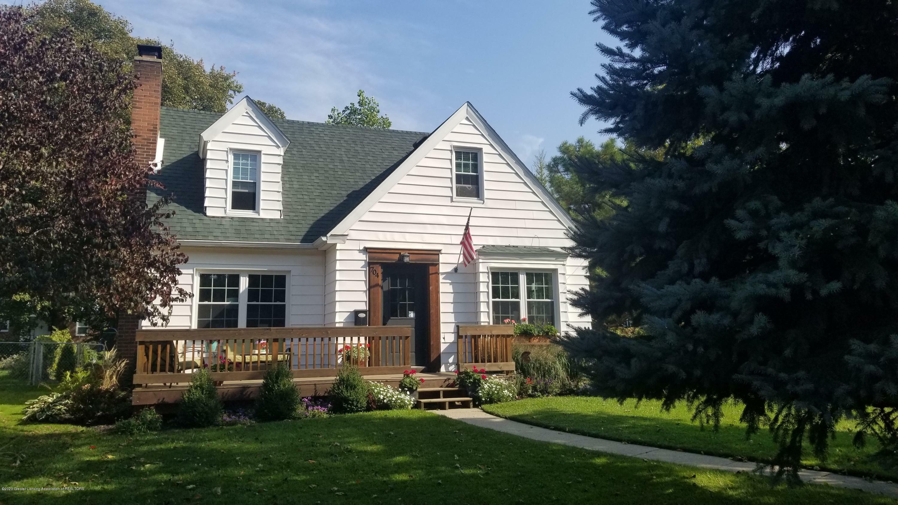 Property Photo:  704 N Foster Avenue  MI 48912 