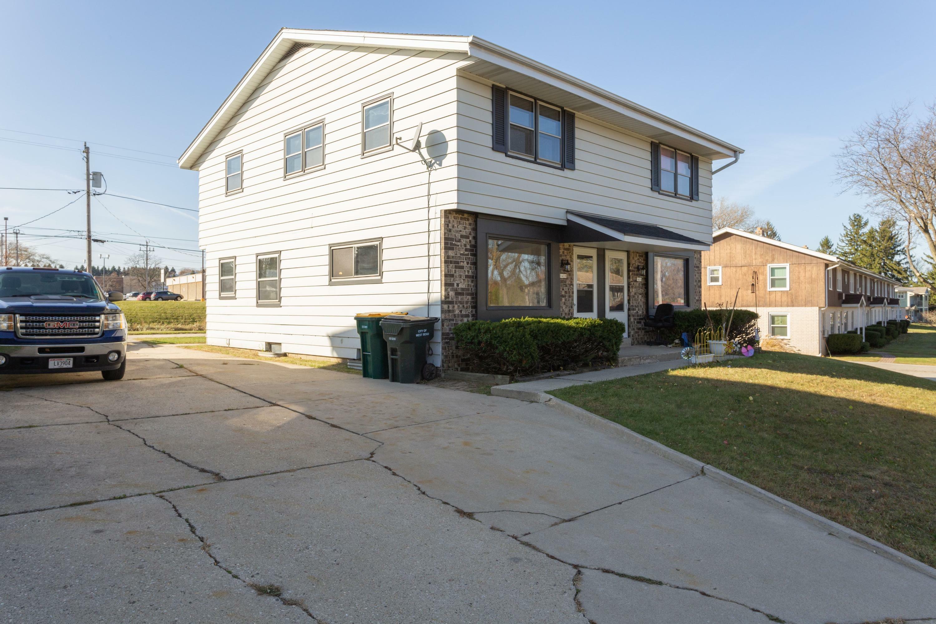Property Photo: 1416 Eder Ln 1418 WI 53095