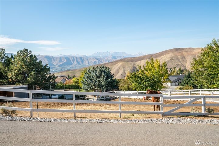 Property Photo:  4200 April Dr  WA 98801 