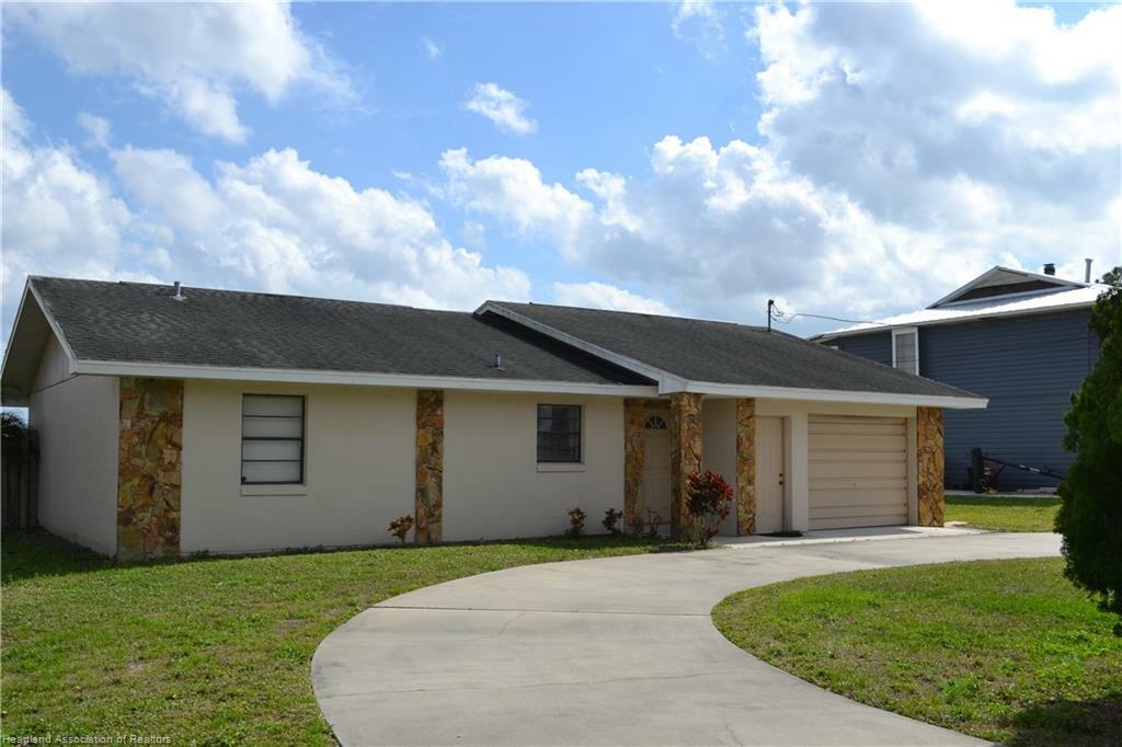 Property Photo:  1136 Memorial Drive  FL 33825 