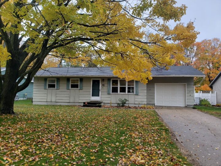 407 E Muskegon Avenue  Whitehall MI 49461 photo