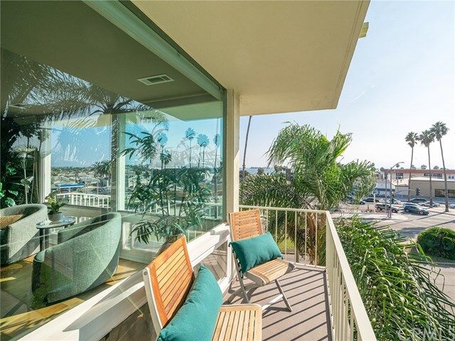 Property Photo: 3901 E Livingston Drive 404 CA 90803