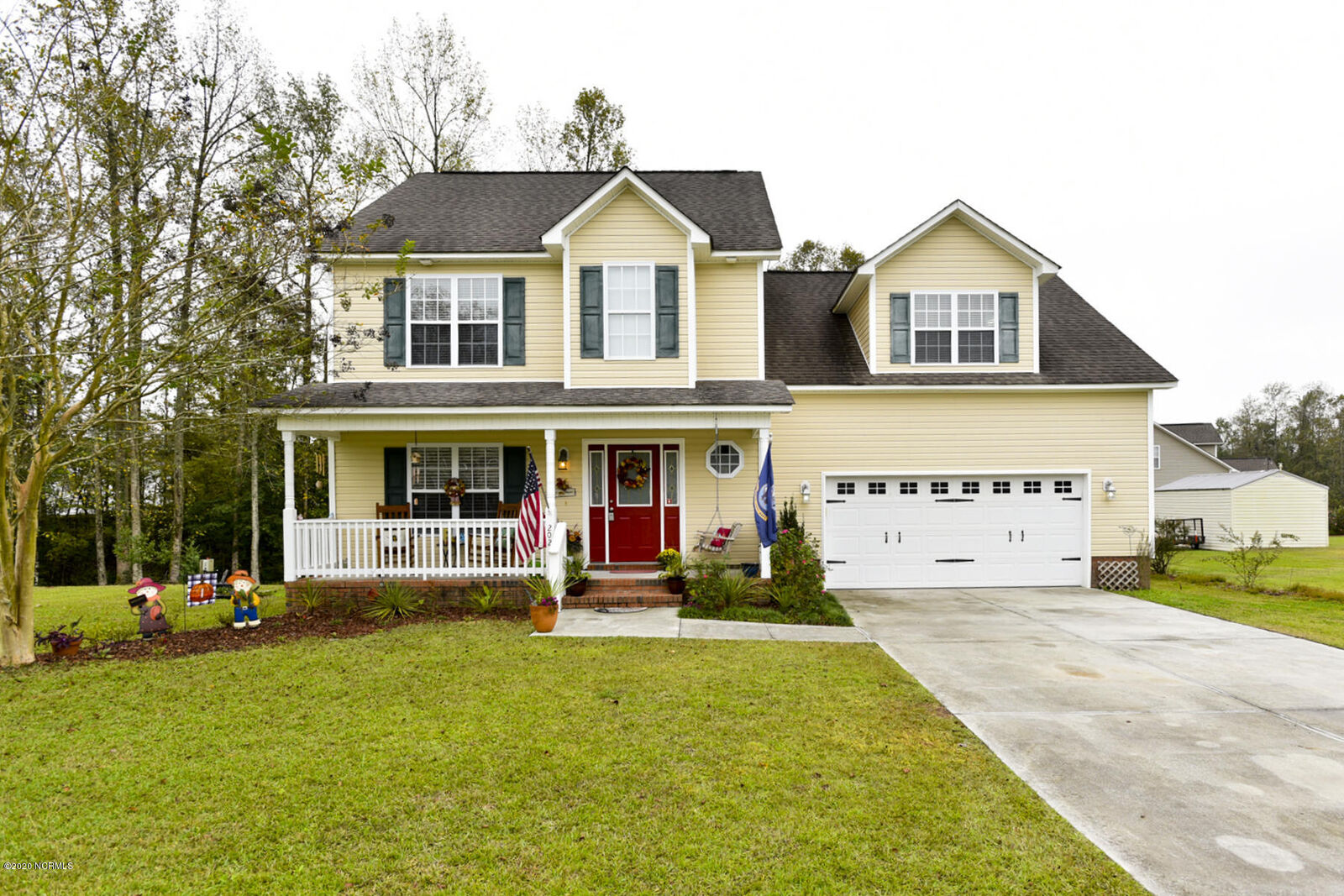 Property Photo:  202 Siskin Court  NC 28546 