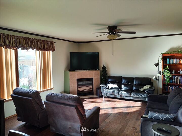 Property Photo:  18318  113th Avenue E  WA 98374 