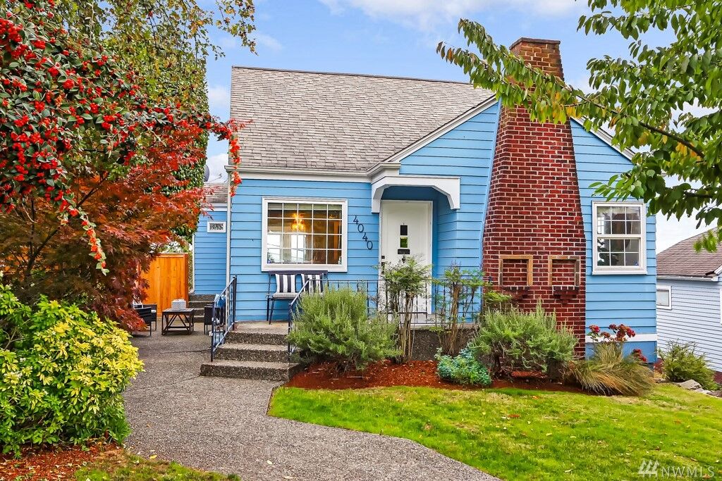 Property Photo:  4040 37th Ave SW  WA 98126 