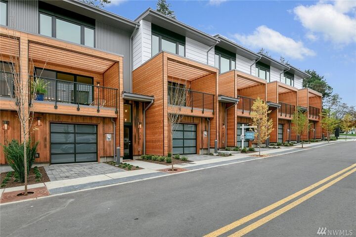 Property Photo:  738 Hanami Lane NE  WA 98110 