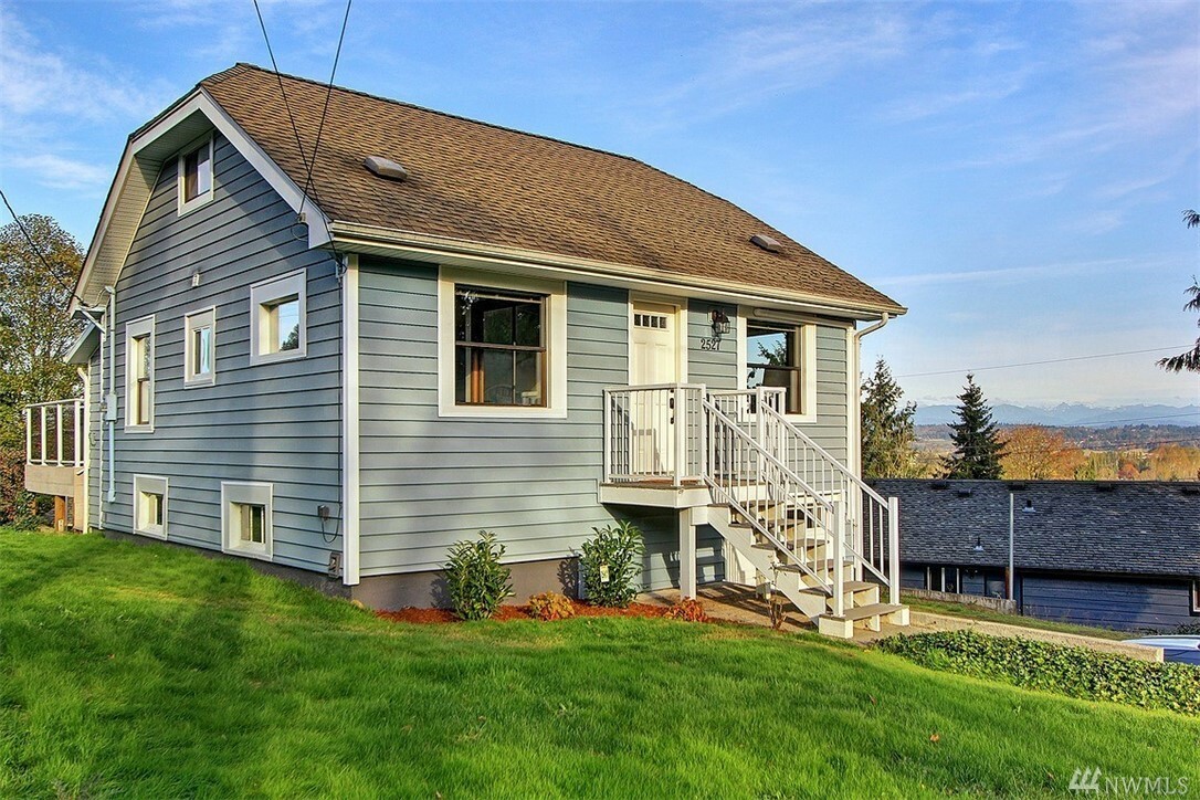 Property Photo:  2527 Lowell Rd  WA 98203 