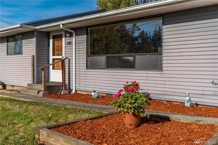 Property Photo: 1682 NE 9th Ave WA 98277