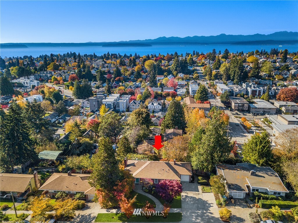 Property Photo:  5611 37th Avenue SW  WA 98126 