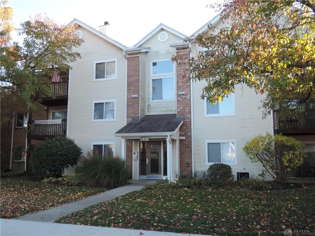 Property Photo: 1410 Lake Pointe Way 8 OH 45459