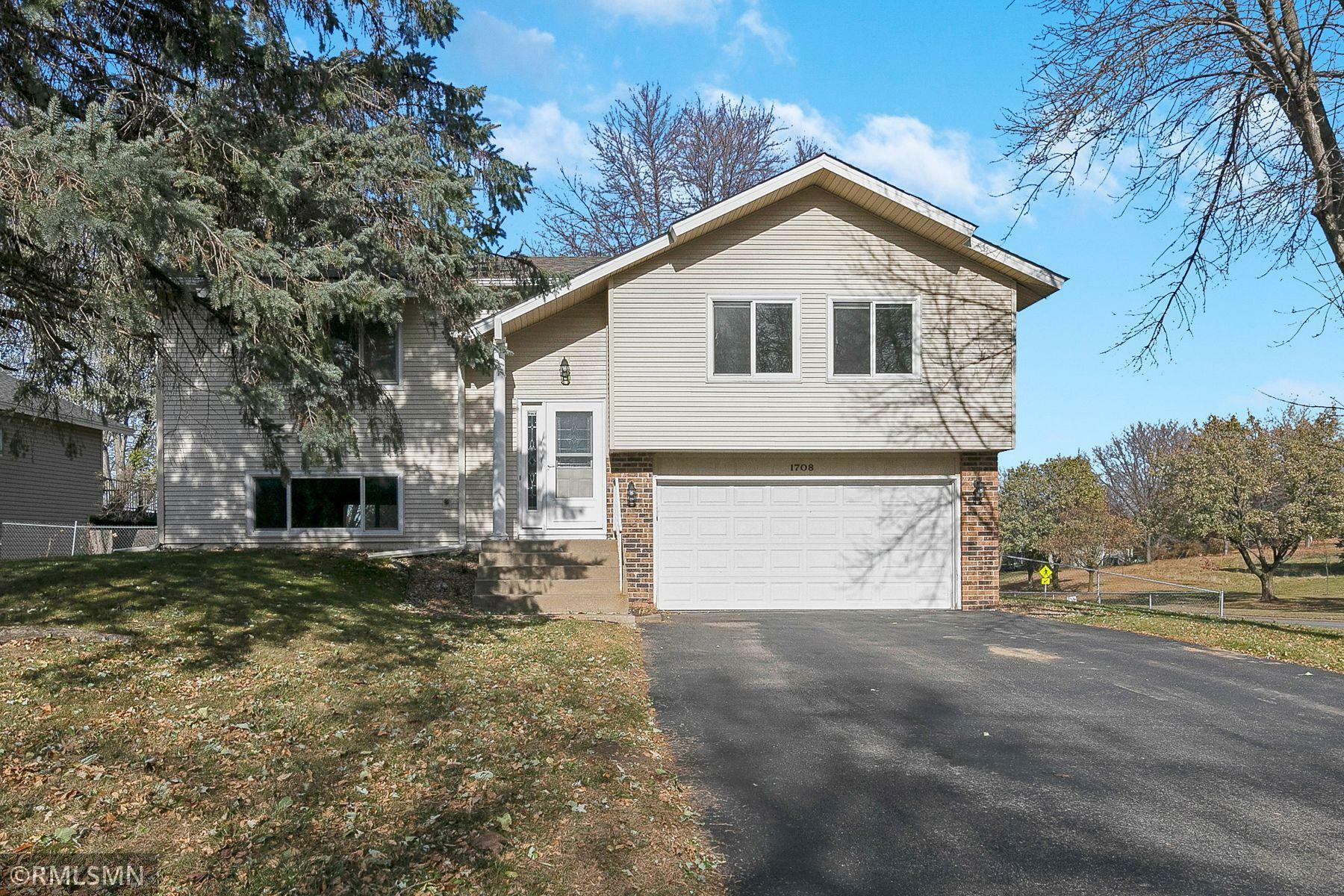 Property Photo:  1708 E 116th Street  MN 55337 