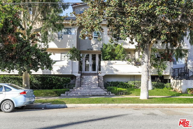 Property Photo:  14727 Magnolia Blvd 103  CA 91403 