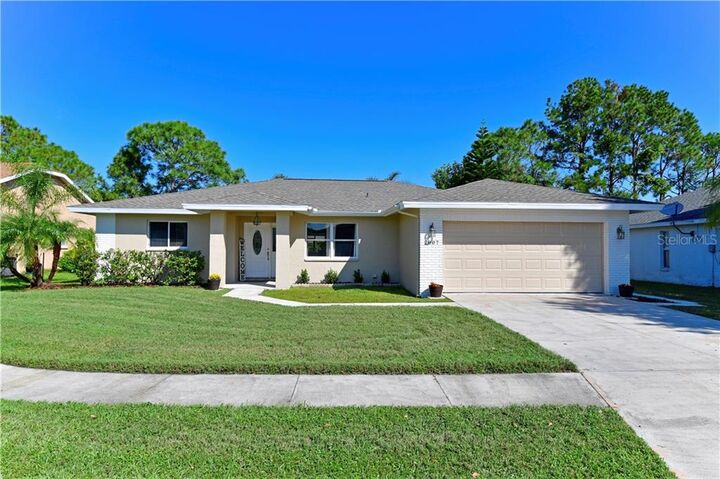 Property Photo: 2807 57th Drive E FL 34203