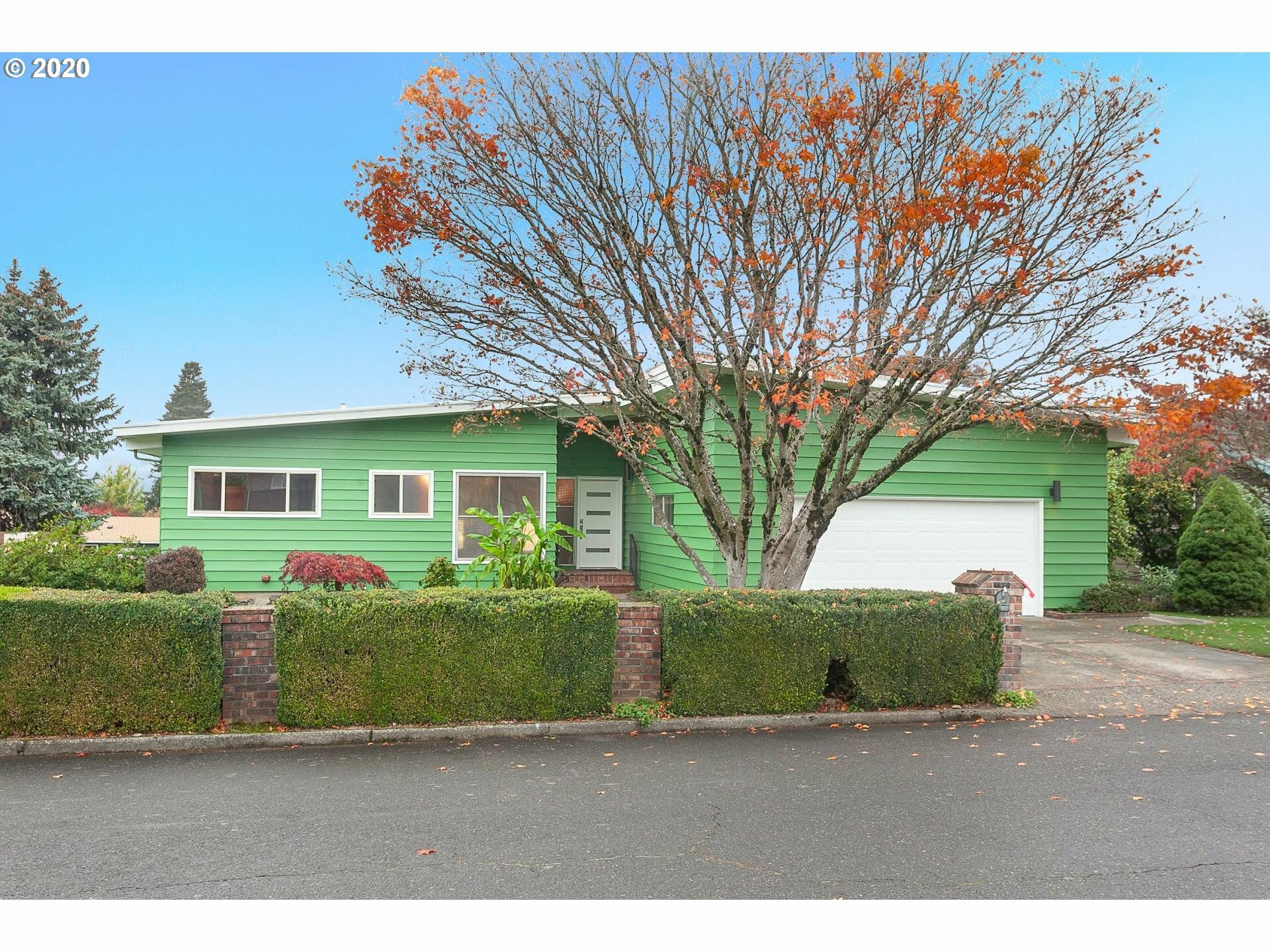 Property Photo: 13621 NE Fremont Ct OR 97230