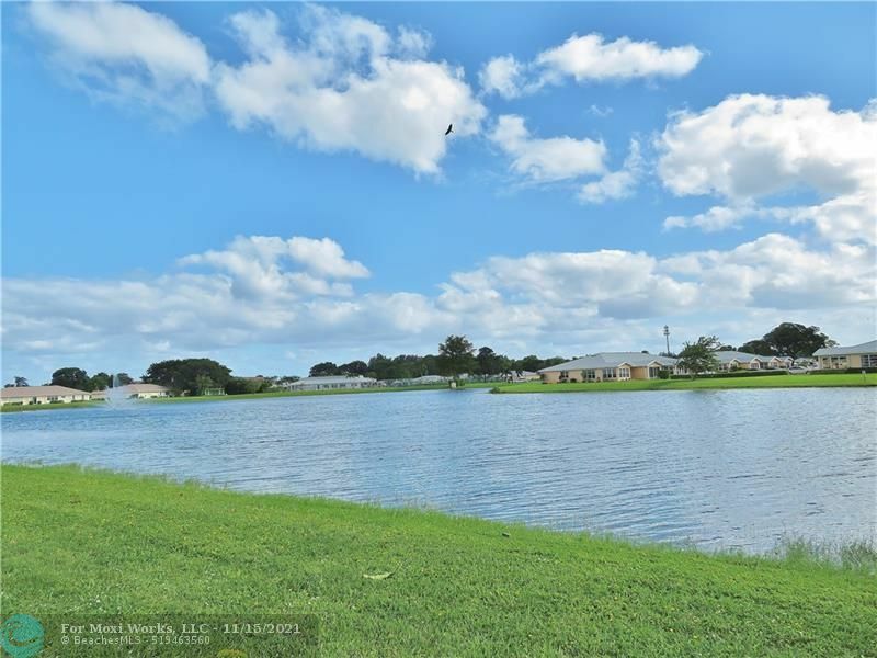Property Photo: 5376 Lakefront Blvd FL 33484
