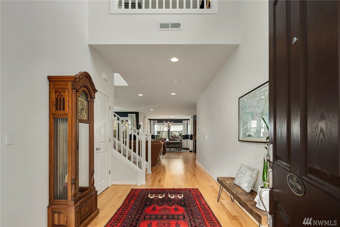 Property Photo: 996 SE 12th St WA 98045