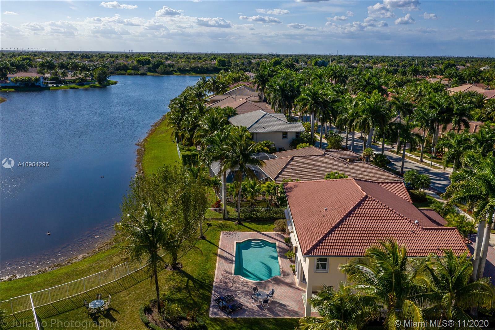 Property Photo:  1624 Victoria Pointe Cir  FL 33327 