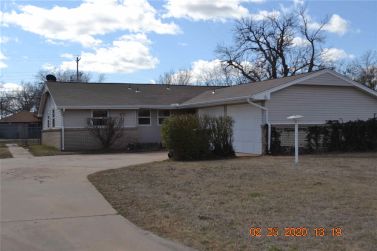 Property Photo: 4207 SE Avondale Ln OK 73501
