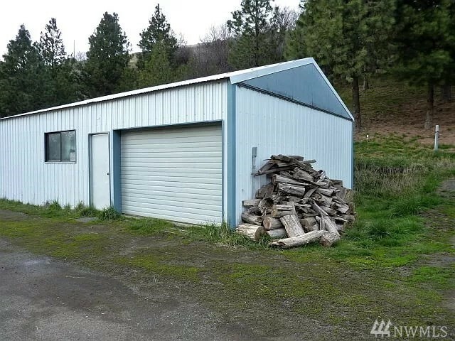 Property Photo:  1860 Blue Creek Rd  WA 99362 