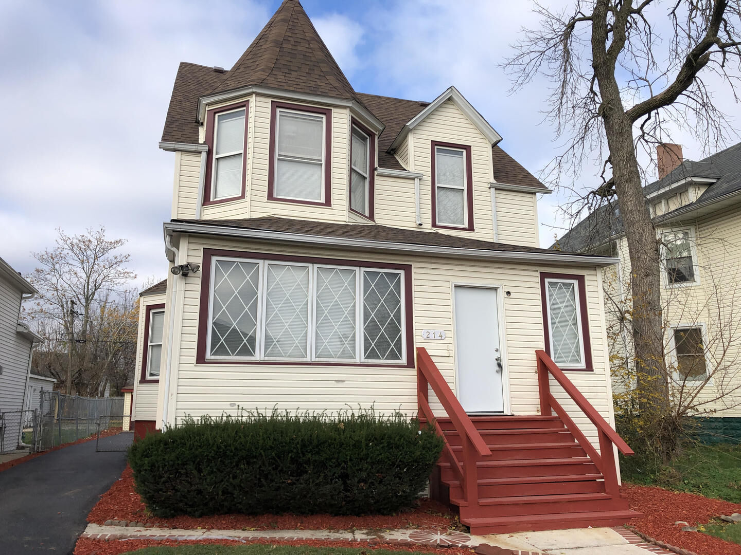 Property Photo:  214 S 14th Avenue  IL 60153 