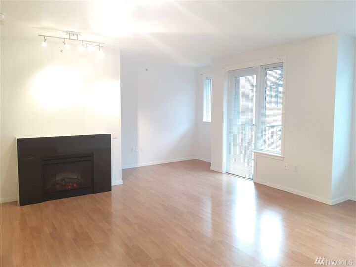 Property Photo:  2721 1st Ave 608  WA 98121 