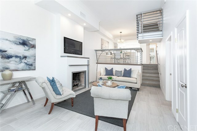 Property Photo: 5441 Yarmouth Avenue 6 CA 91316
