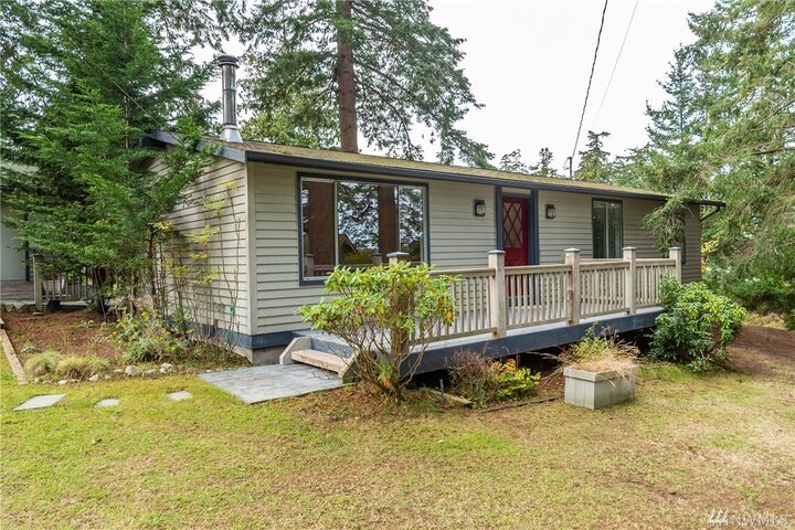 Property Photo:  202 NE Faris St  WA 98239 