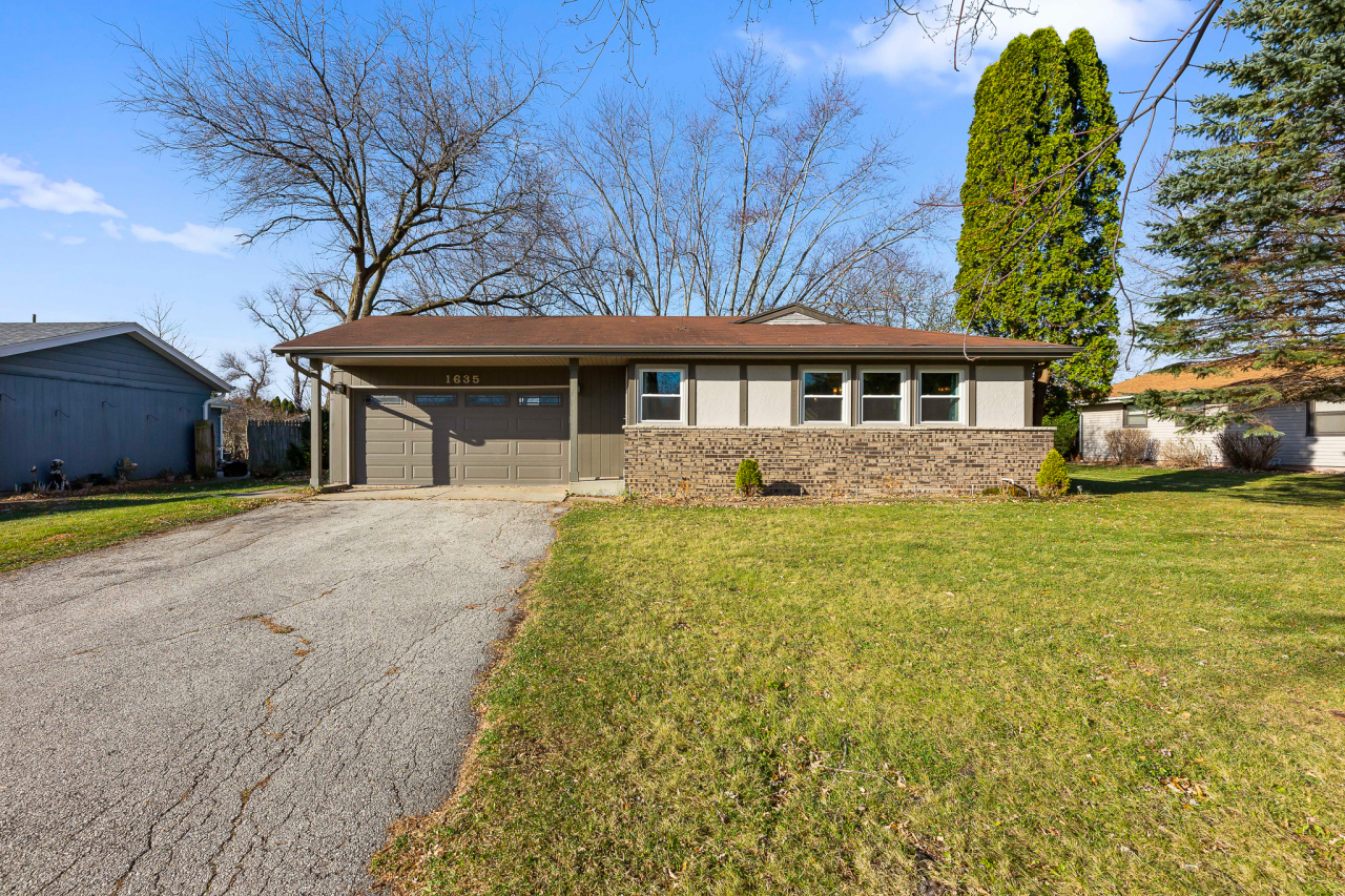 Property Photo: 1635 S 165th St WI 53151