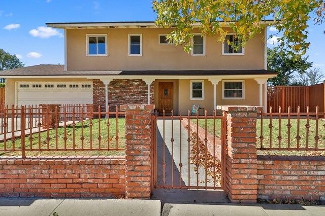 Property Photo:  2079 Hercules Court  CA 93065 