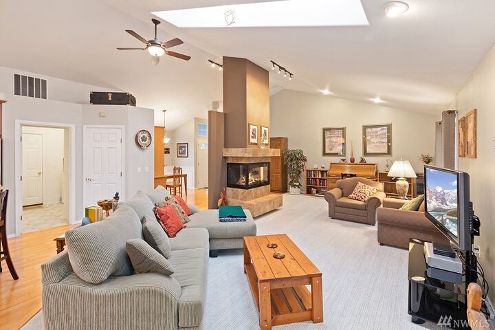 Property Photo: 15215 104th Av Ct E WA 98374