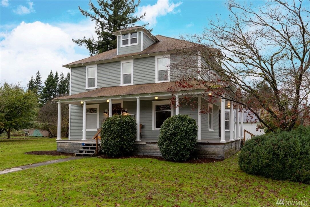 Property Photo:  307 Maple St  WA 98255 