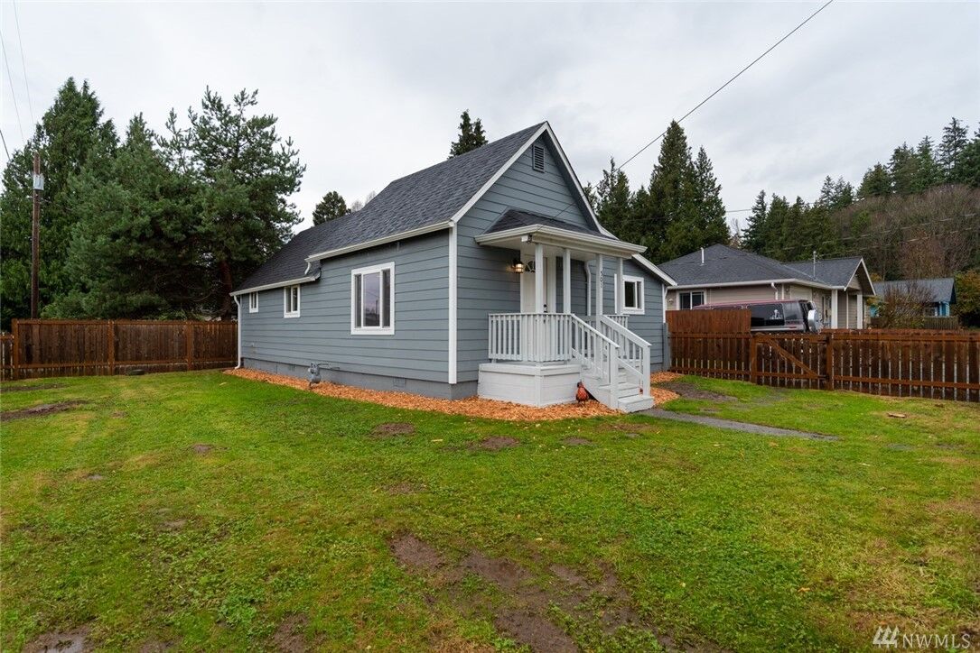 Property Photo: 501 N Cherry St WA 98233