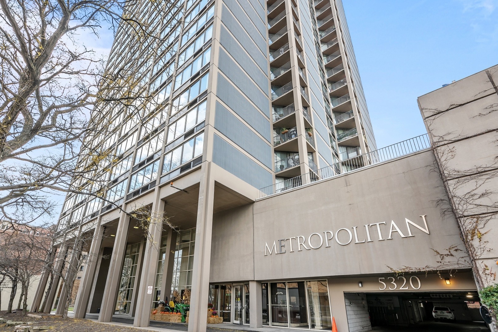 Property Photo: 5320 N Sheridan Road 2201 IL 60640