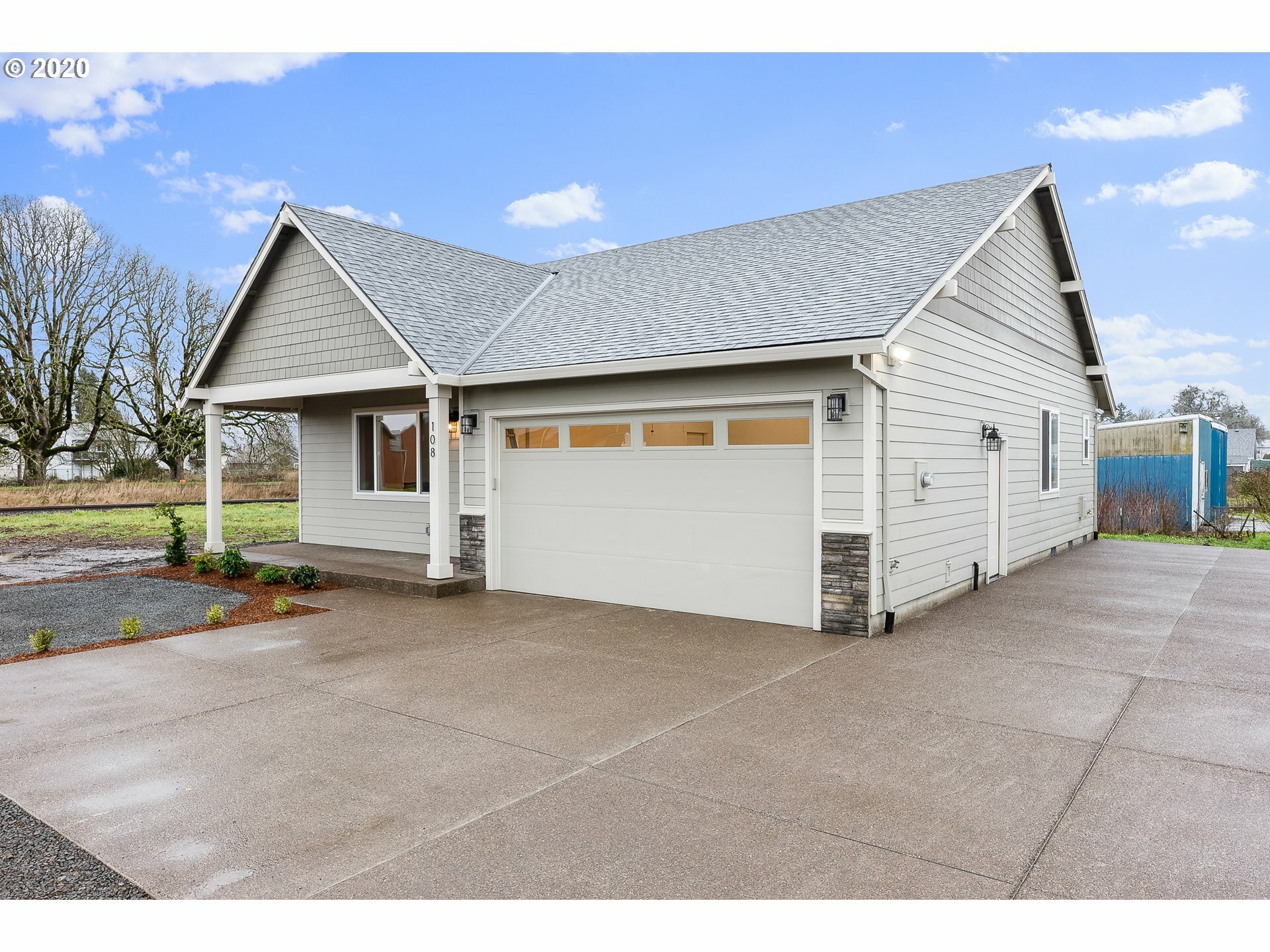 Property Photo: 108 W Third St OR 97101