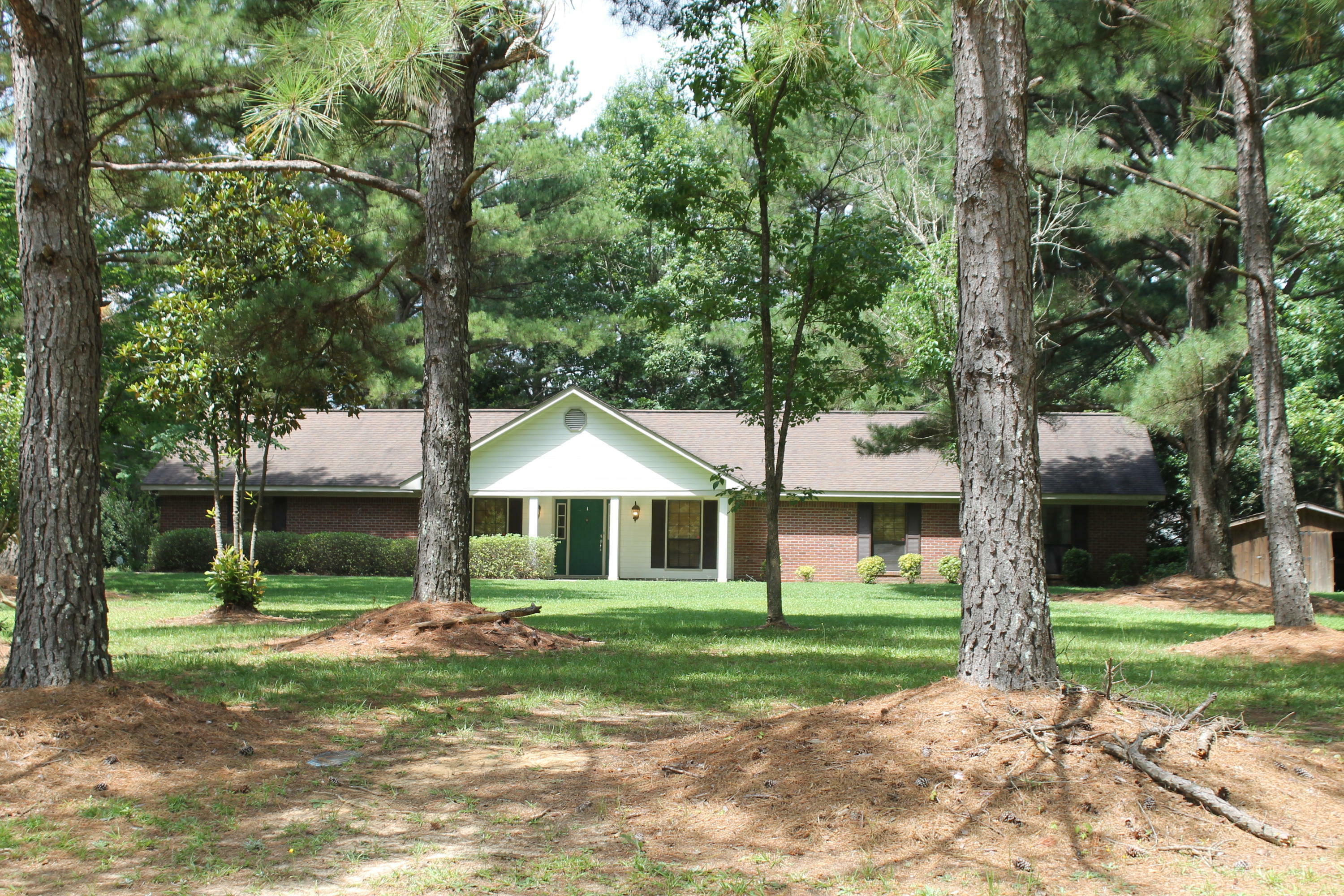 Property Photo:  129 Quail Run Dr  MS 39702 