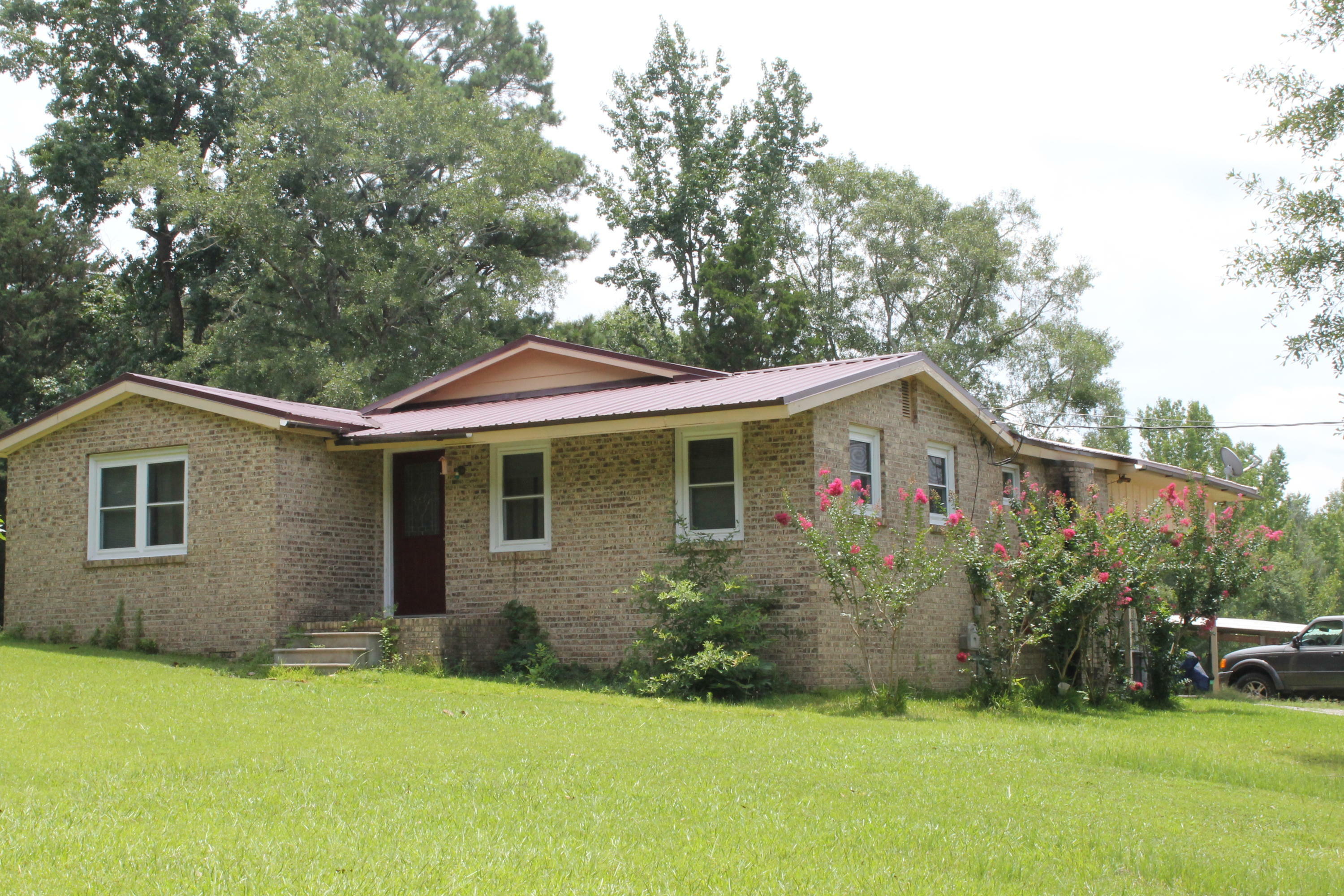 Property Photo:  2302 Tabernacle Rd  MS 39702 