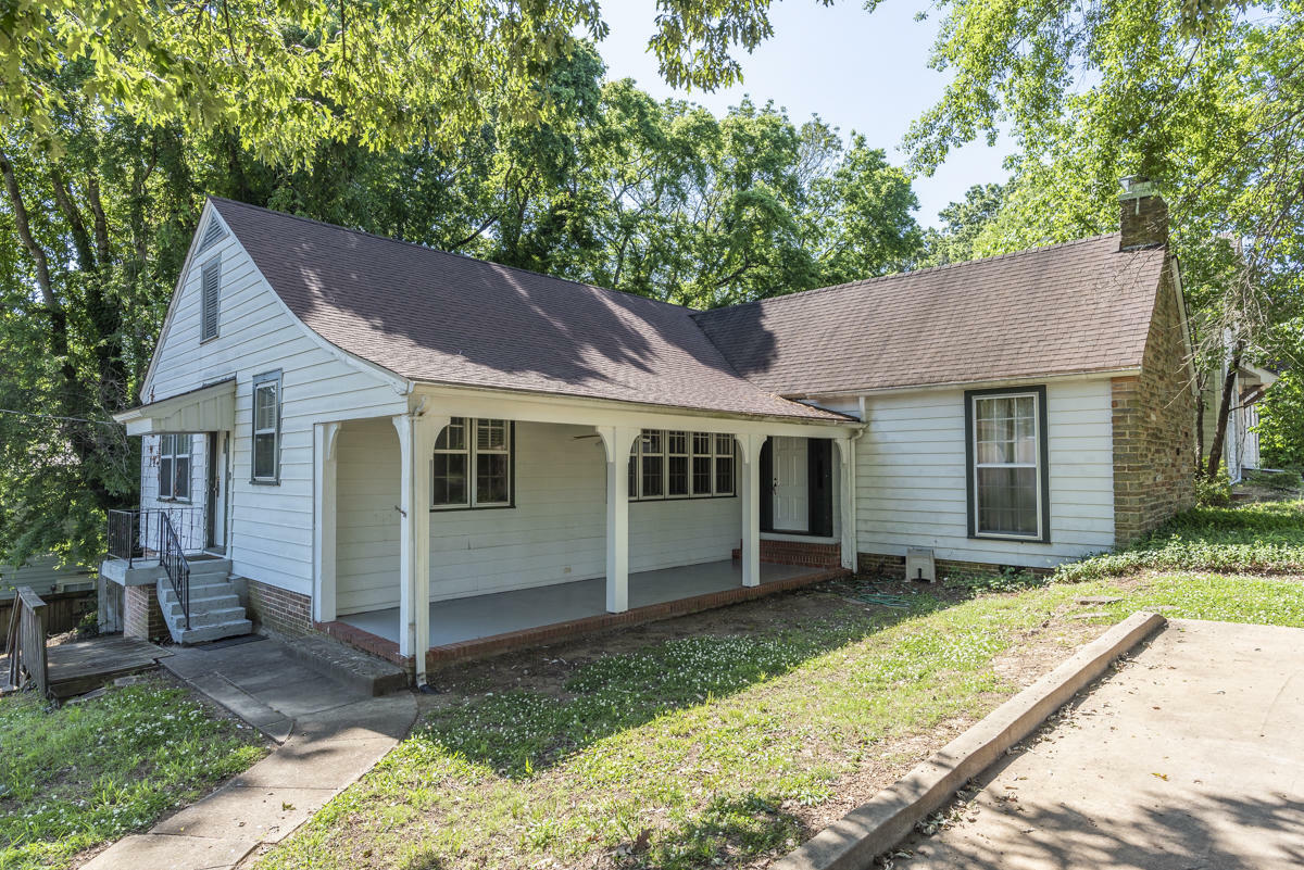 Property Photo:  210 N Montgomery  MS 39759 