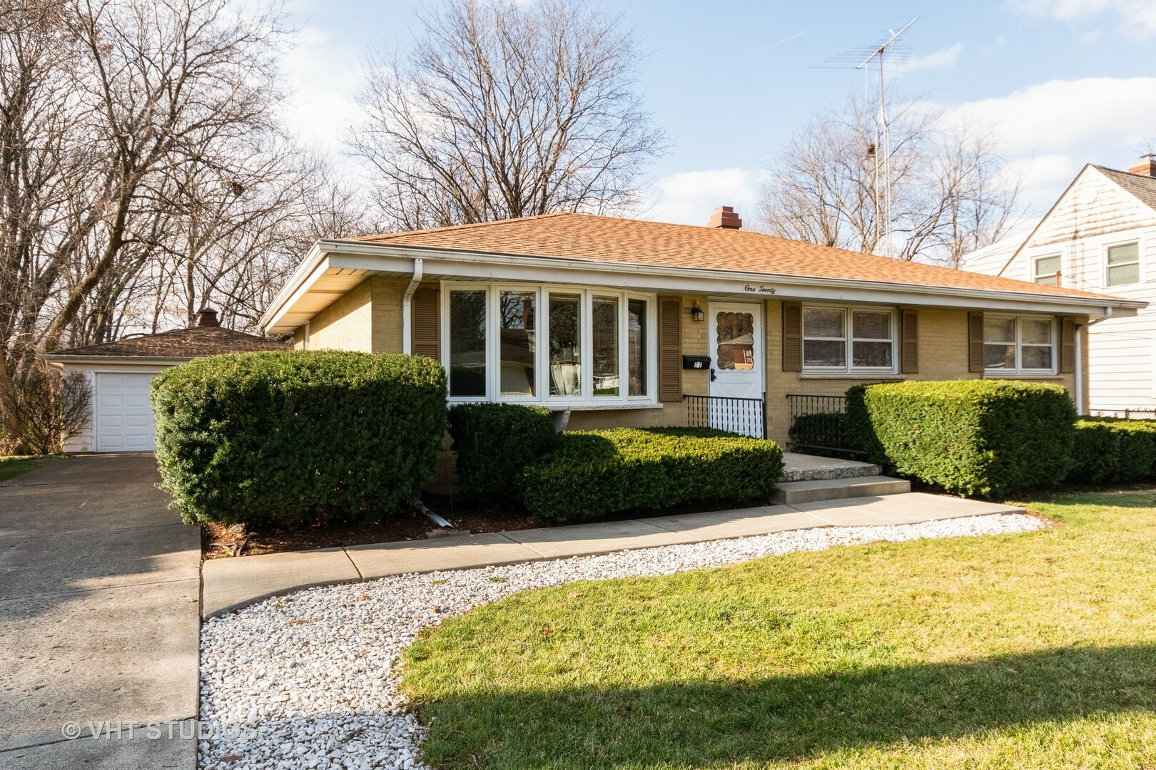 Property Photo:  120 North Hickory Avenue  IL 60103 