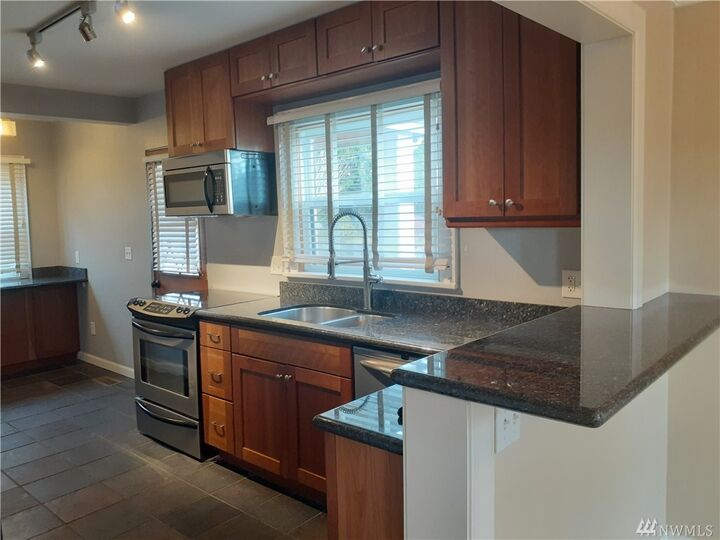 Property Photo: 6723 Linden Ave N WA 98103