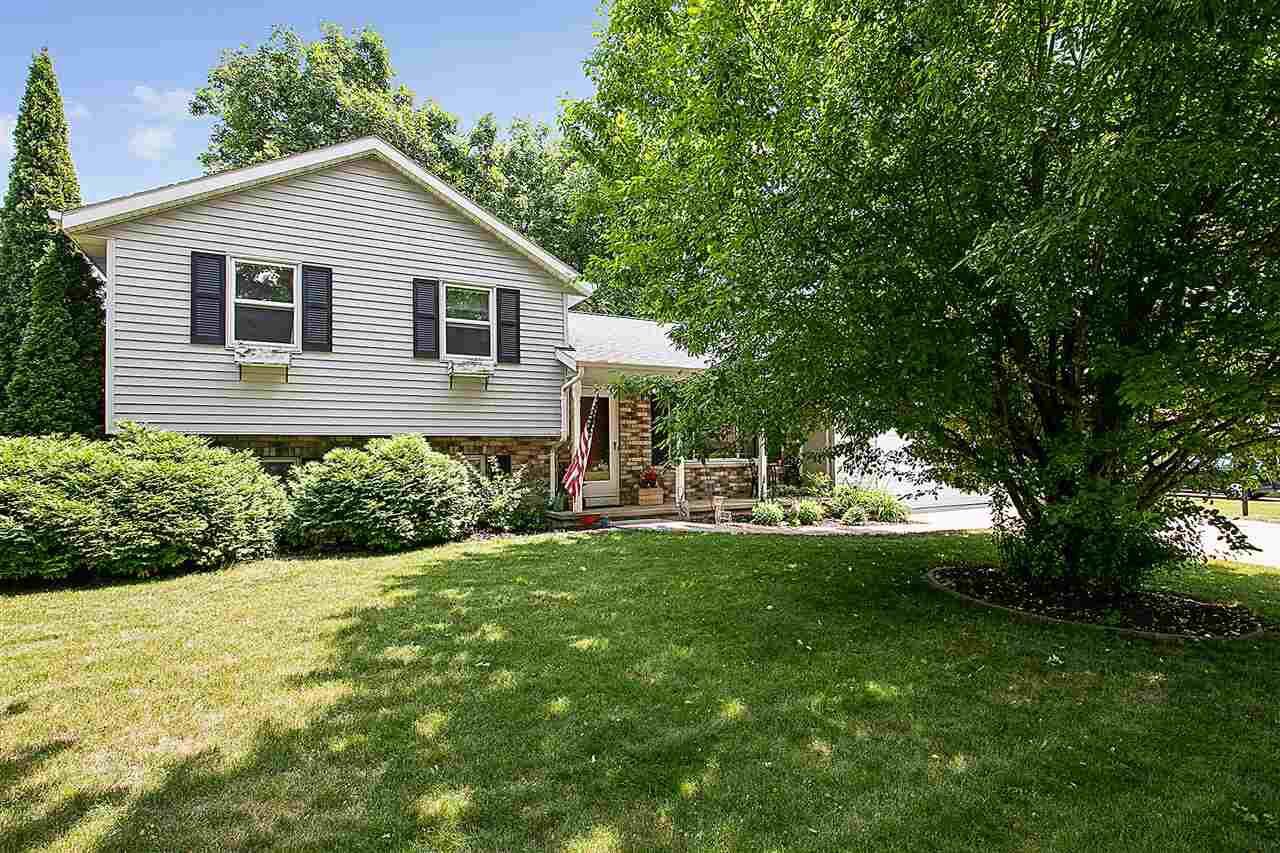 Property Photo:  3240 S Blue Spruce Lane  WI 54915-4547 