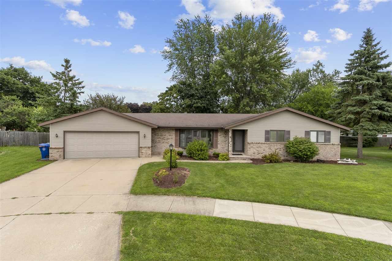 Property Photo: 1006 Woodland Court WI 54130-3650
