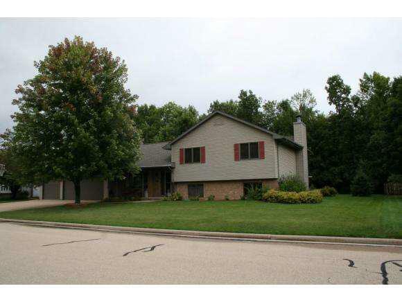 Property Photo:  1605 Meadowbreeze Cr  WI 54956-4479 