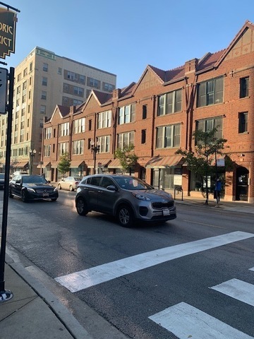 Property Photo: 1040 West Bryn Mawr Avenue 2 IL 60660