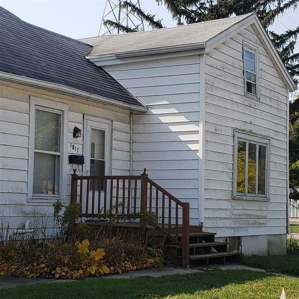 Property Photo:  1017 Riverside St  WI 53548 