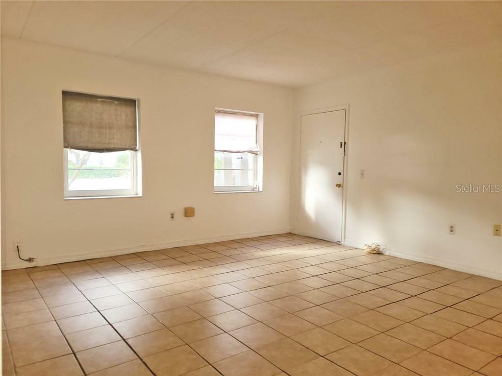 Property Photo:  1170 Rue Des Chateaux 1B  FL 33707 