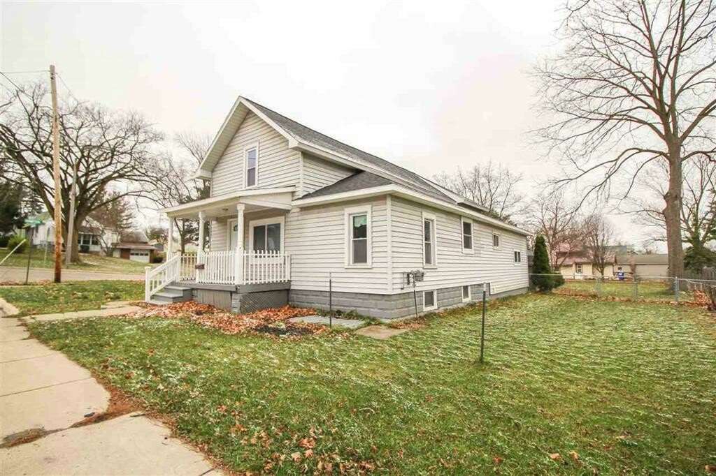 Property Photo:  1118 S Shiawassee St  MI 48867 