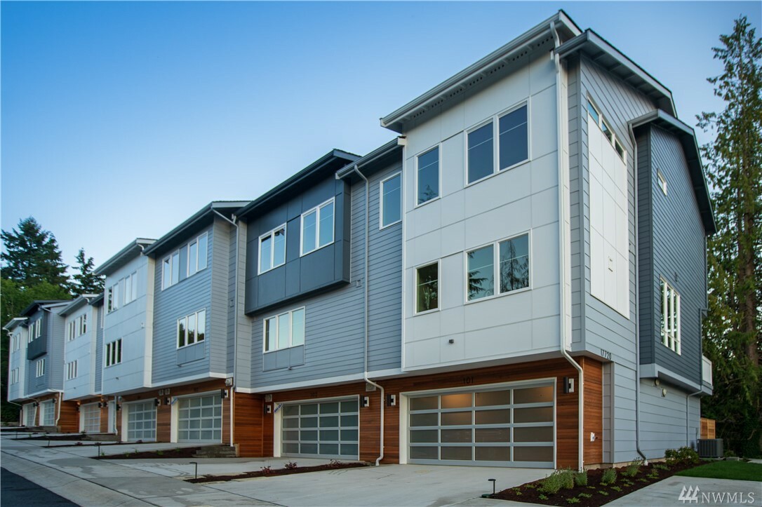 Property Photo: 17720 80th Ave NE 103 WA 98028