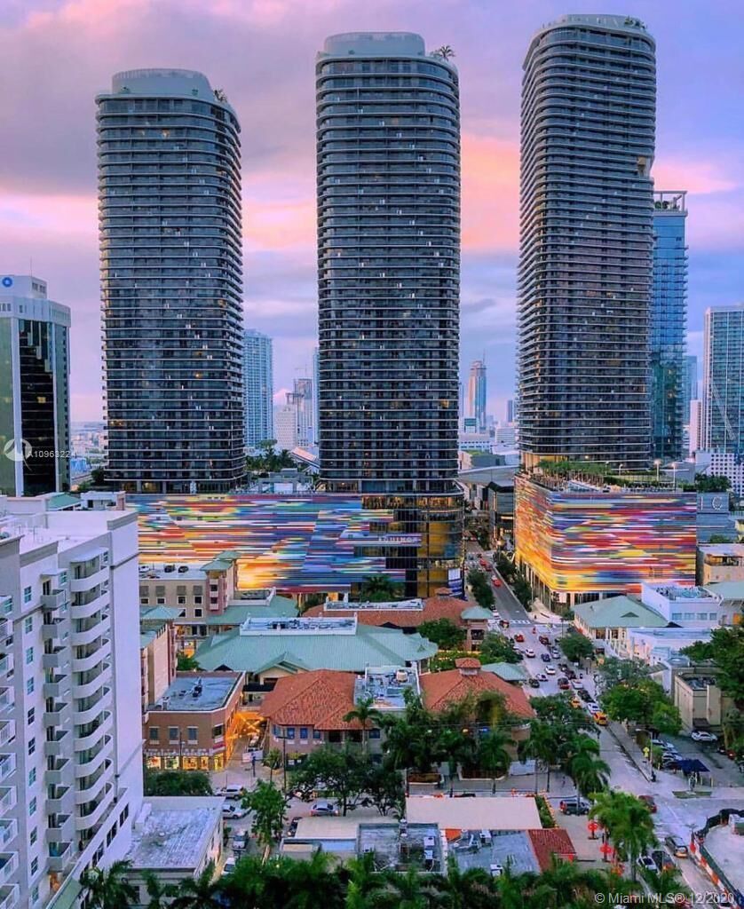 Property Photo:  45 SW 9th St 1908  FL 33130 