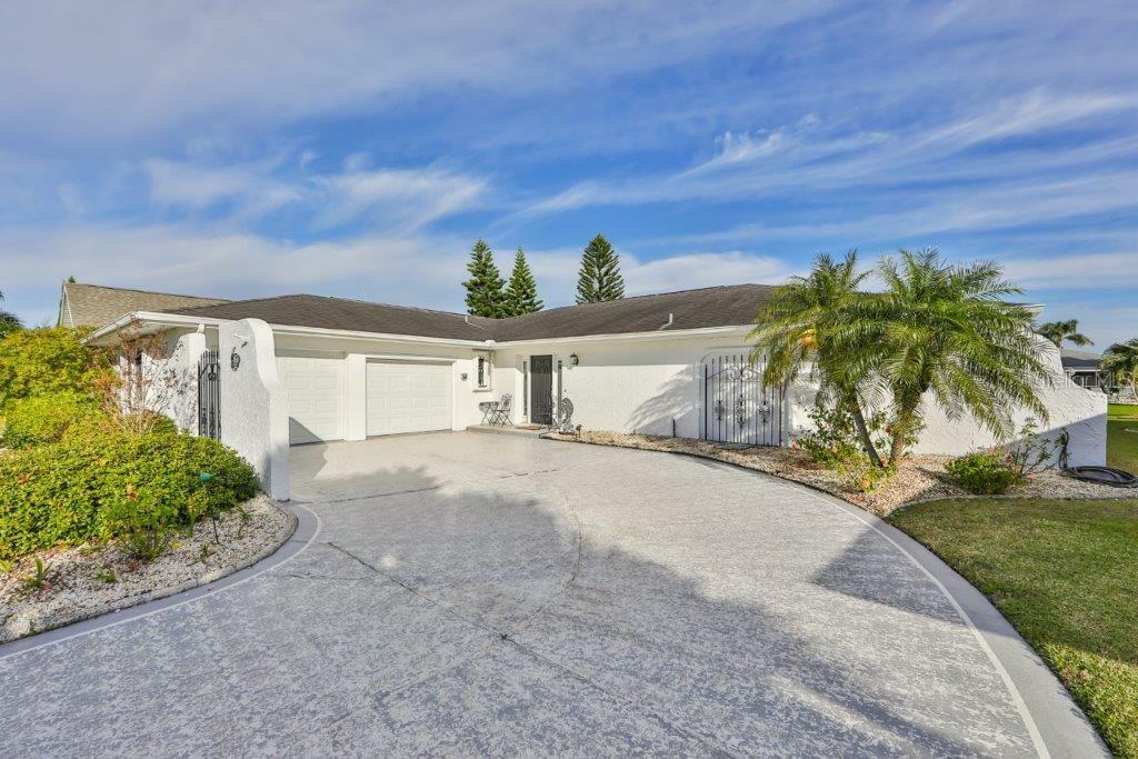 Property Photo:  631 Fort Duquesna Drive  FL 33573 