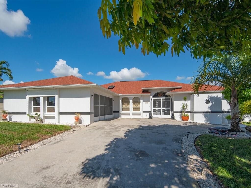 Property Photo:  2223 SE 10th Ln  FL 33990 